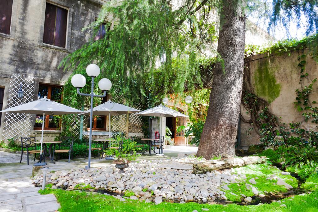 Auberge Du Pont Romain Sommières エクステリア 写真