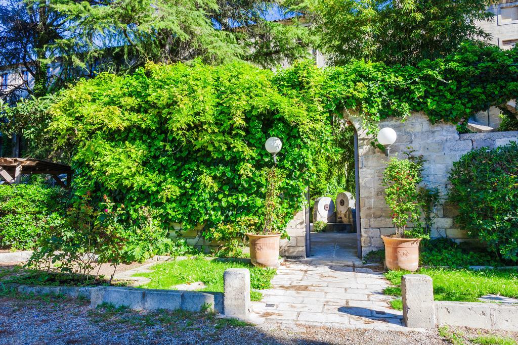Auberge Du Pont Romain Sommières エクステリア 写真